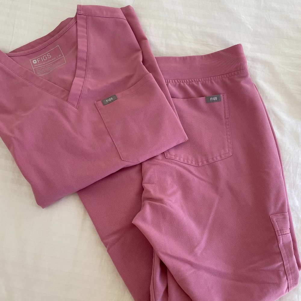 FIGS SCRUBS SET (Chalk Pink / Zamora & Catarina / M)